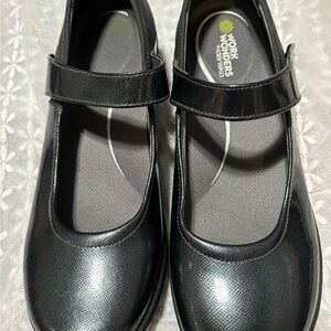 Wonder Works by Dansko shoes